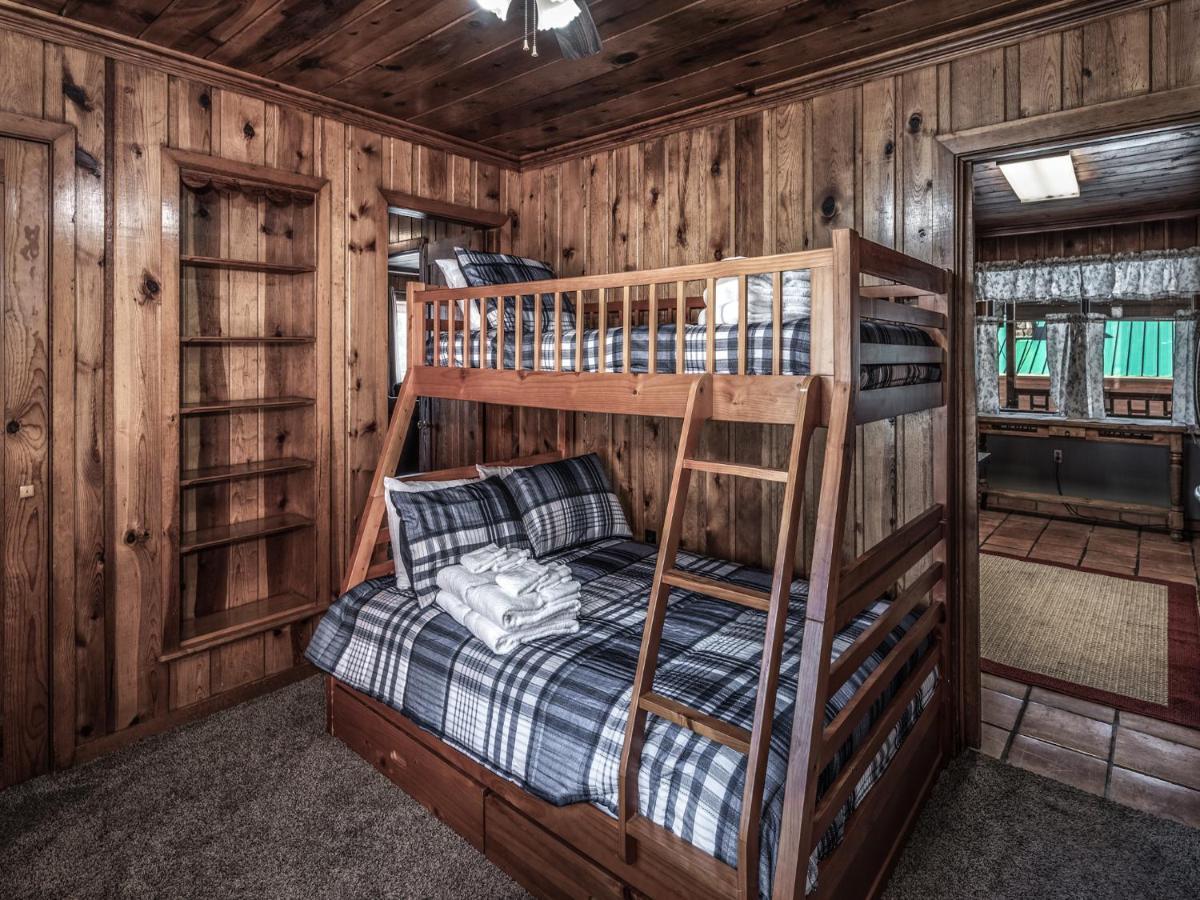 רואידוסו Alpine Cabin, 3 Bedrooms, Deck, Sleeps 8 מראה חיצוני תמונה
